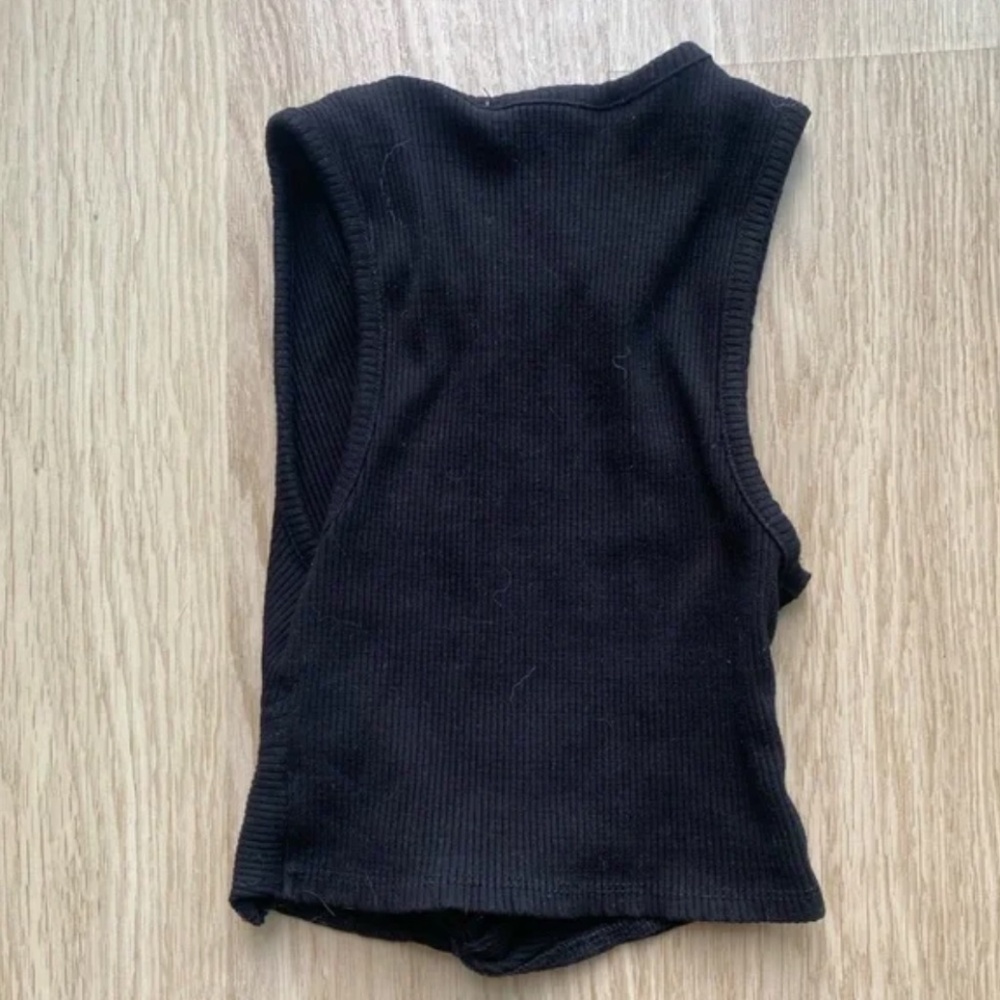 Black Ribbed Tanktop - Picture 4 of 5